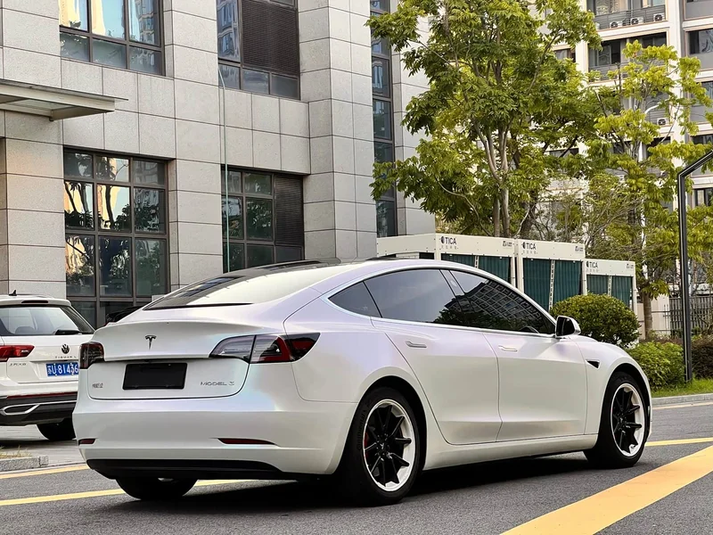 Tesla Model 3 — фото 15