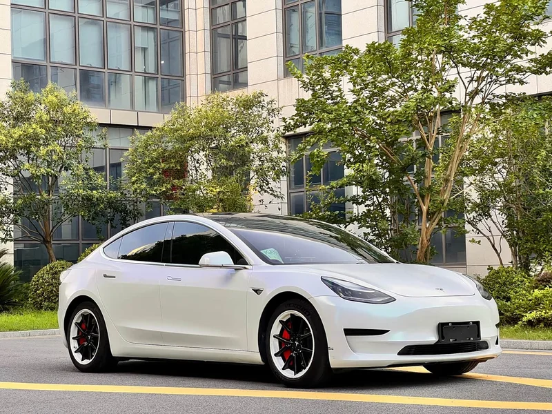 Tesla Model 3 — фото 3