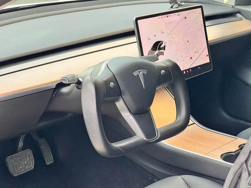 Tesla Model 3 — фото 5