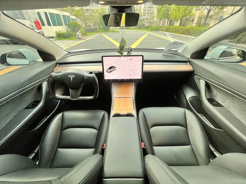 Tesla Model 3 — фото 7