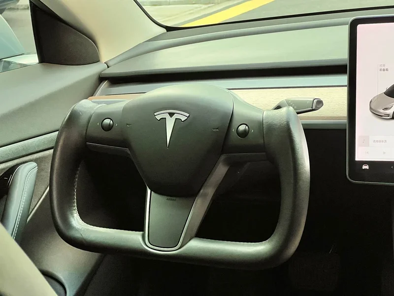 Tesla Model 3 — фото 8