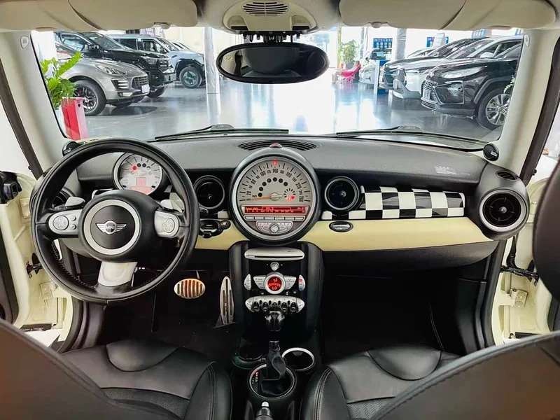 MINI CLUBMAN — фото 8