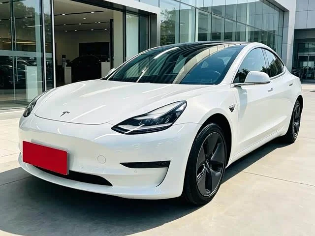 Tesla Model 3 — фото 1