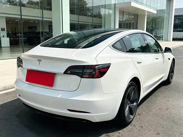 Tesla Model 3 — фото 4