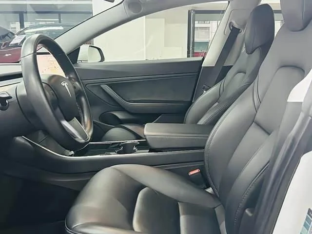 Tesla Model 3 — фото 8