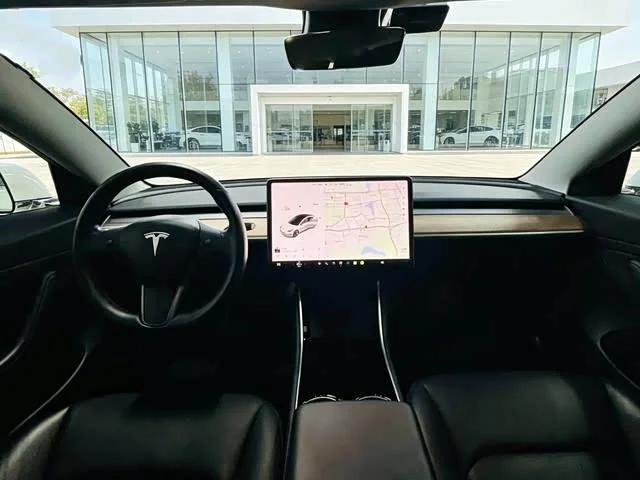 Tesla Model 3 — фото 9