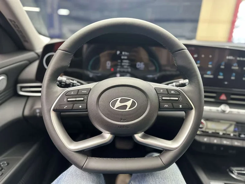 Hyundai Elantra — фото 12