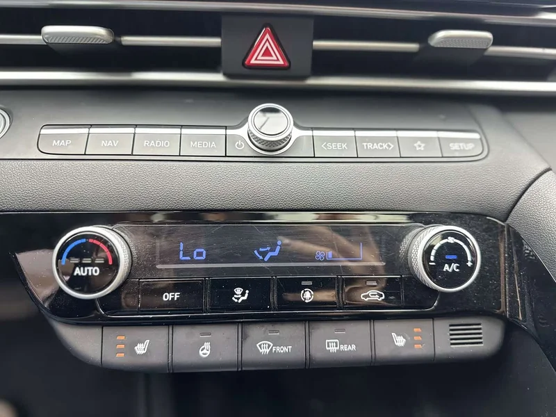Hyundai Elantra — фото 15