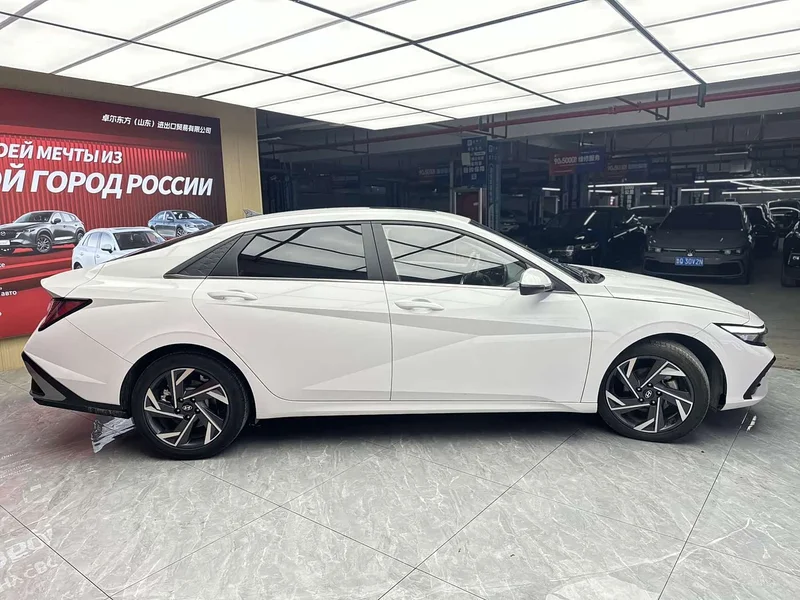 Hyundai Elantra — фото 4