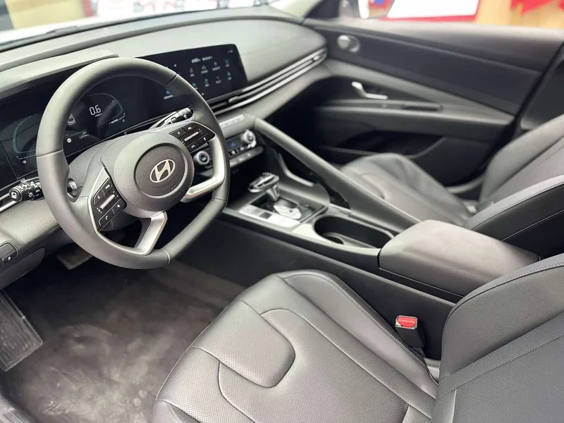 Hyundai Elantra — фото 10