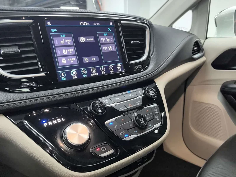 Jeep Grand Voyager PHEV (Imported) — фото 11