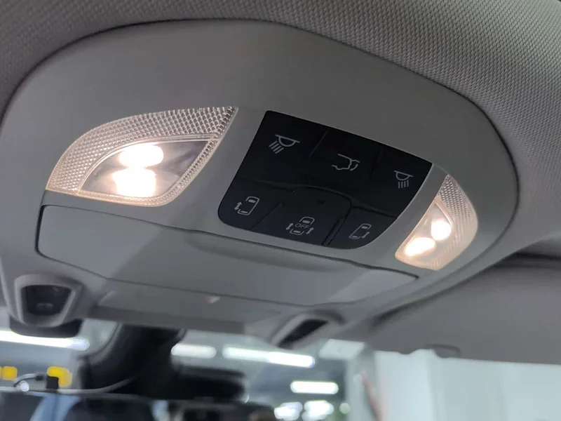 Jeep Grand Voyager PHEV (Imported) — фото 12