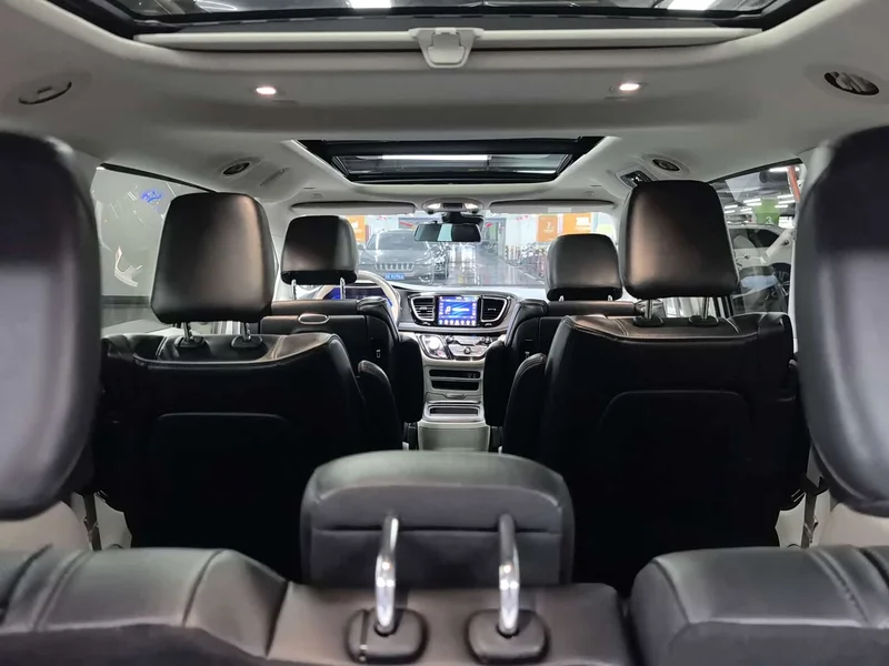 Jeep Grand Voyager PHEV (Imported) — фото 13