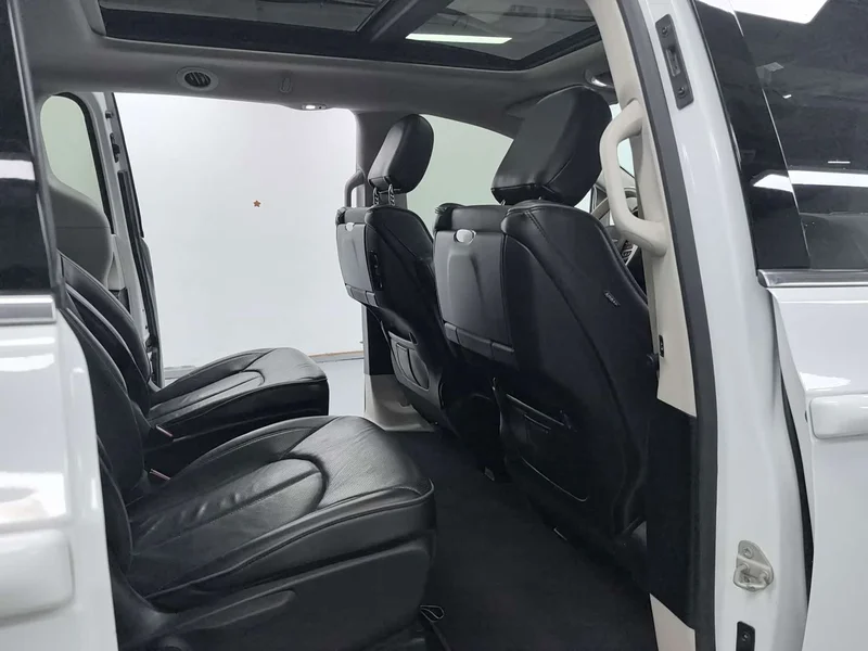 Jeep Grand Voyager PHEV (Imported) — фото 7