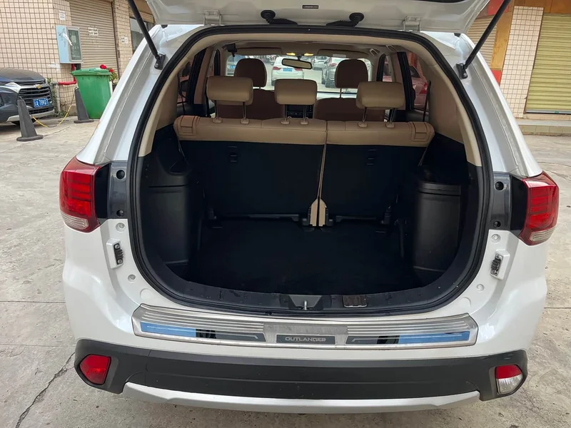 Mitsubishi Outlander — фото 11