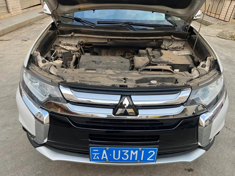 Mitsubishi Outlander — фото 12