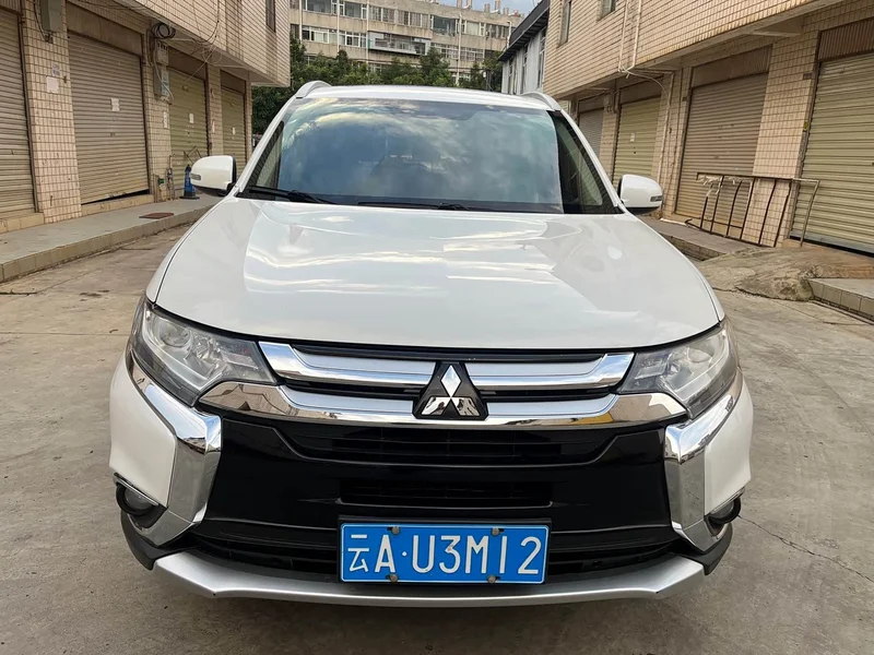 Mitsubishi Outlander — фото 2