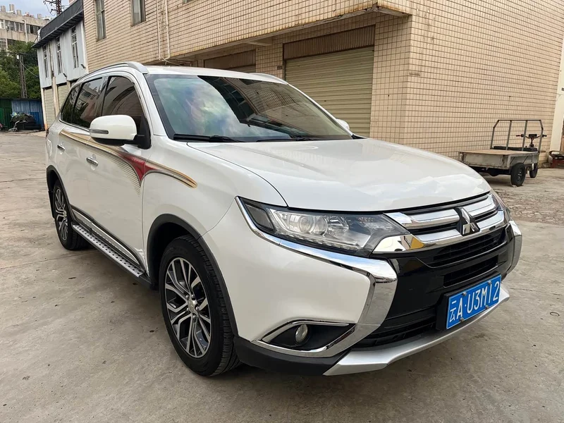 Mitsubishi Outlander — фото 3