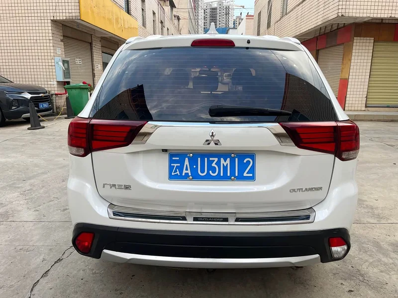 Mitsubishi Outlander — фото 9