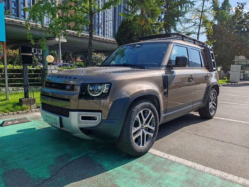 Land Rover Defender — фото 1