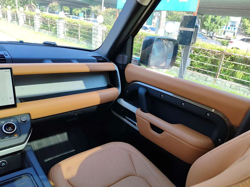 Land Rover Defender — фото 15
