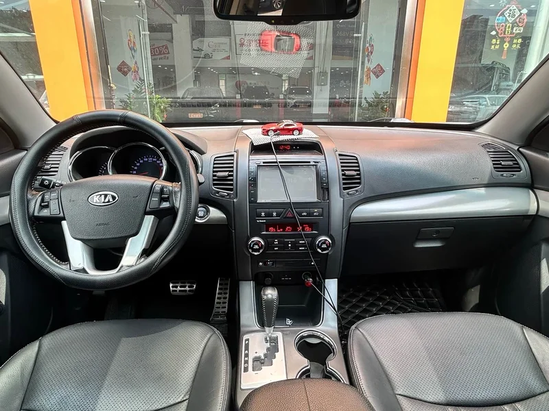 Kia Sorento — фото 14