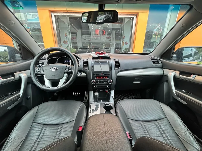 Kia Sorento — фото 15