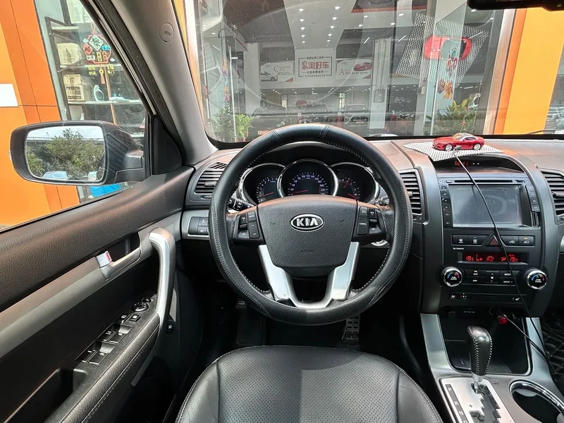 Kia Sorento — фото 18