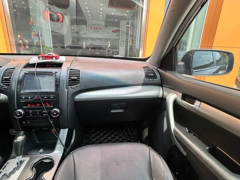 Kia Sorento — фото 19