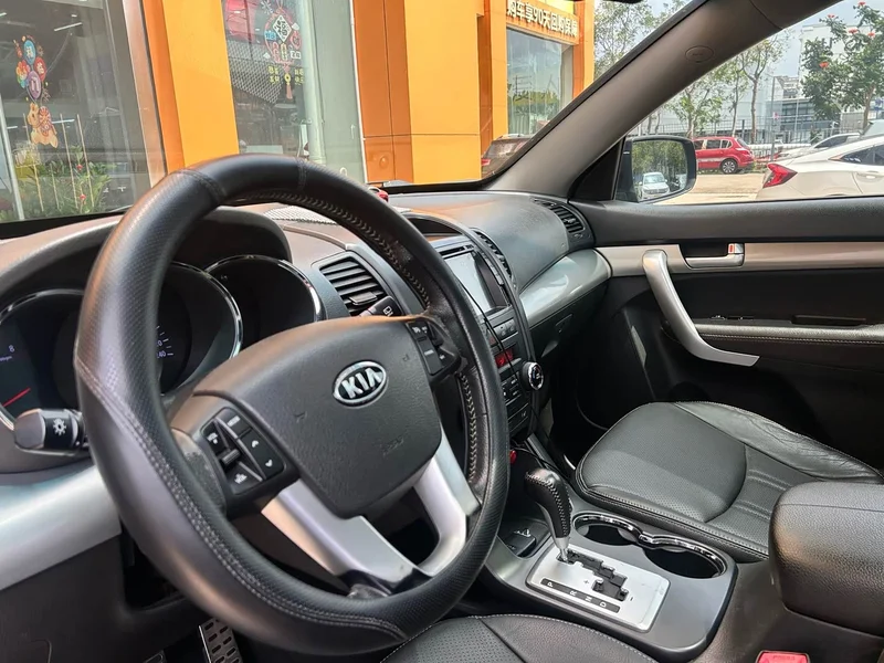 Kia Sorento — фото 21
