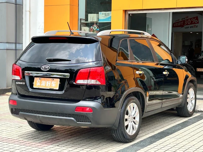 Kia Sorento — фото 7