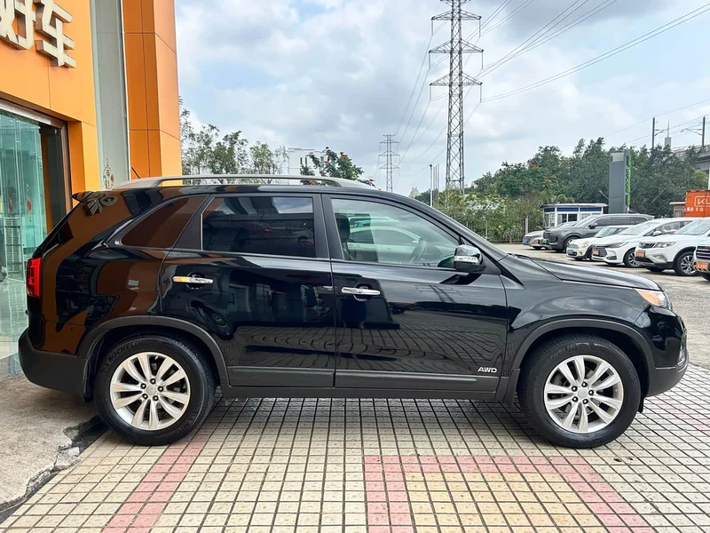 Kia Sorento — фото 9