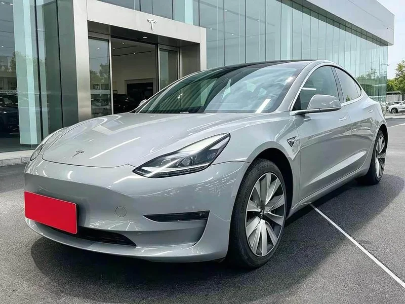Tesla Model 3 — фото 1