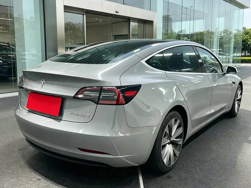 Tesla Model 3 — фото 4