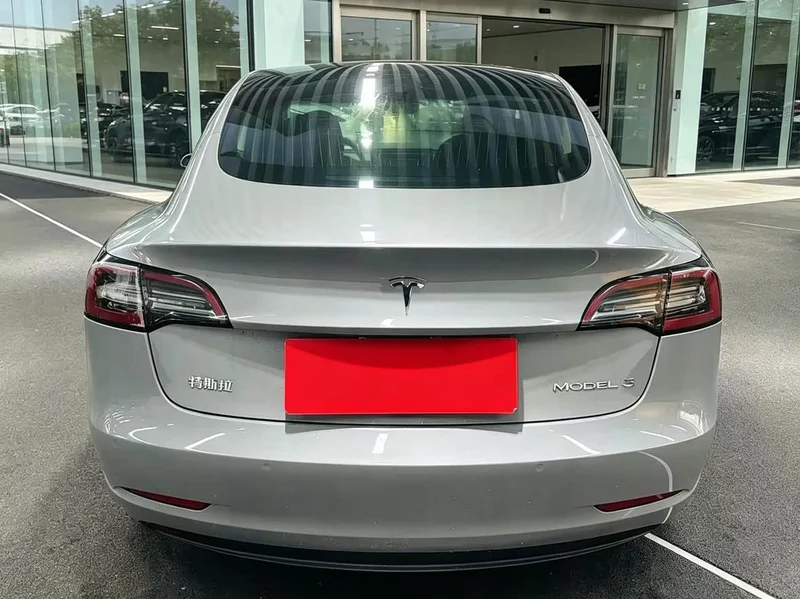 Tesla Model 3 — фото 5