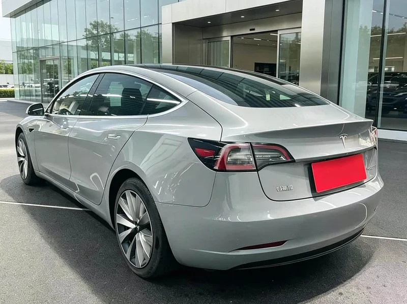 Tesla Model 3 — фото 6