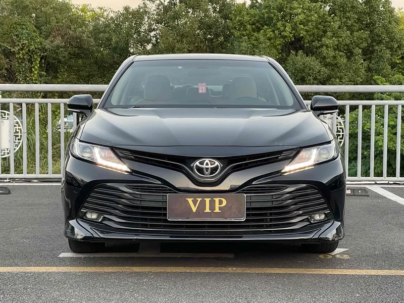 Toyota Camry — фото 2