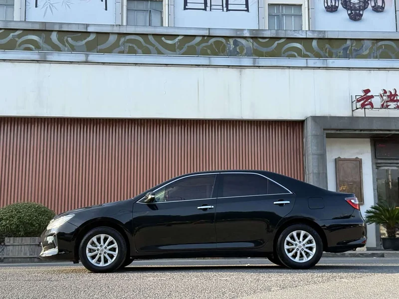 Toyota Camry — фото 3