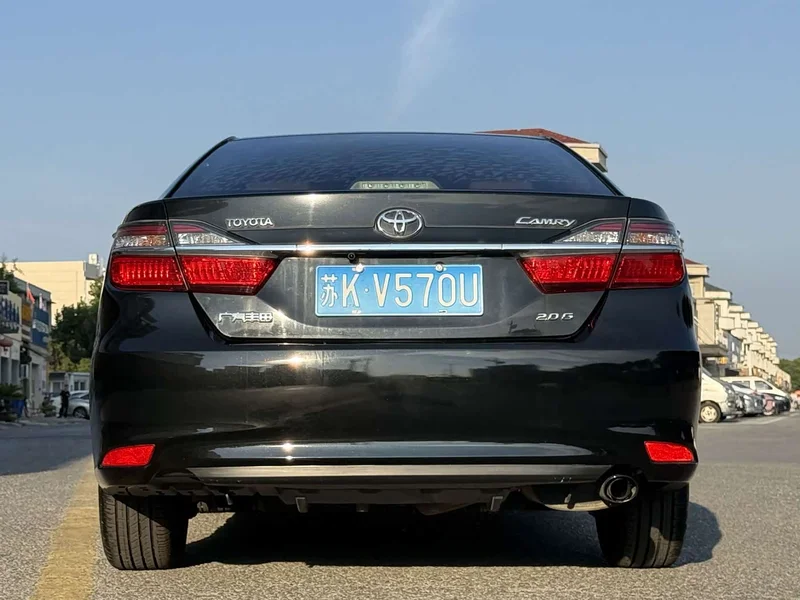 Toyota Camry — фото 5