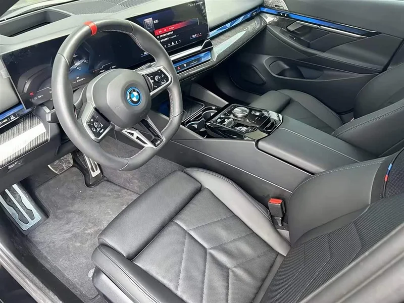 BMW i5 M60 — фото 11