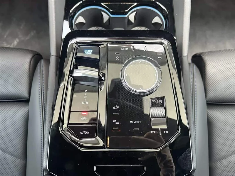 BMW i5 M60 — фото 12