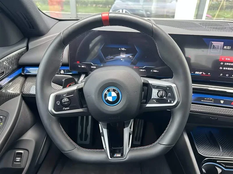 BMW i5 M60 — фото 8