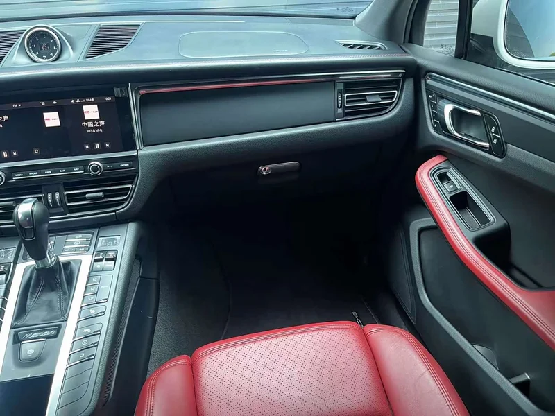 Porsche Macan — фото 17