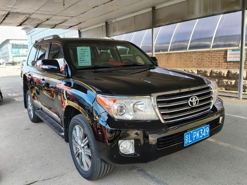 Toyota Land Cruiser (Imported) — фото 1