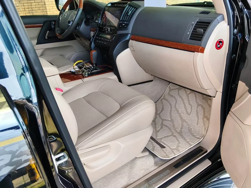 Toyota Land Cruiser (Imported) — фото 11