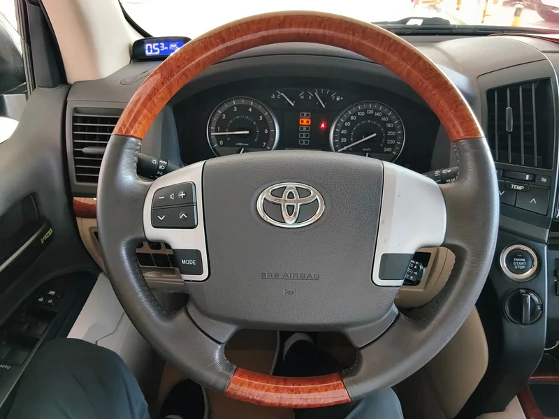 Toyota Land Cruiser (Imported) — фото 19