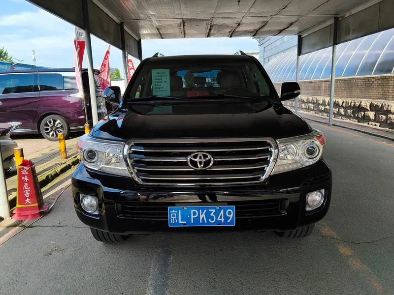 Toyota Land Cruiser (Imported) — фото 2
