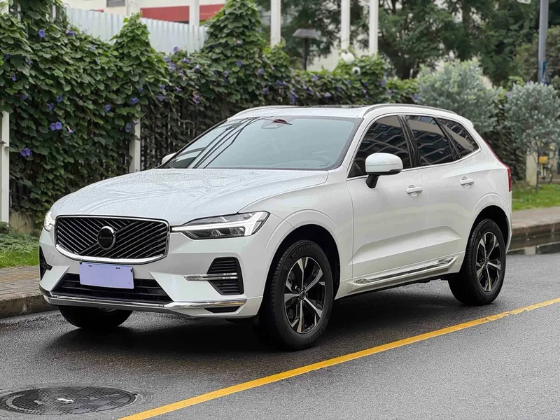 Volvo XC60 — фото 1