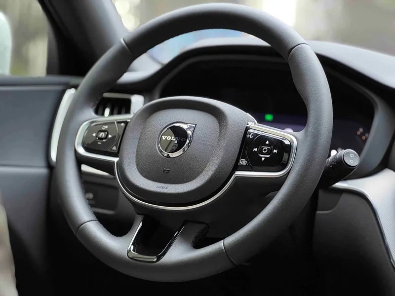 Volvo XC60 — фото 15