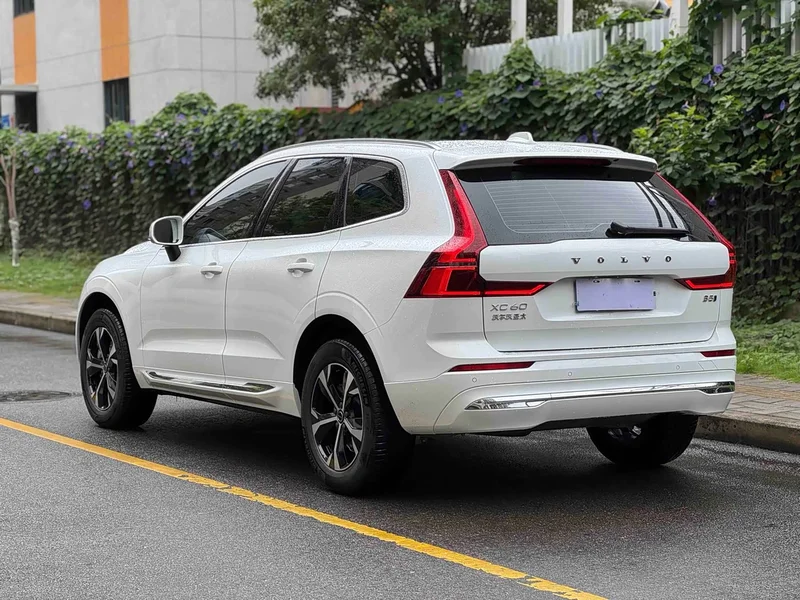 Volvo XC60 — фото 6